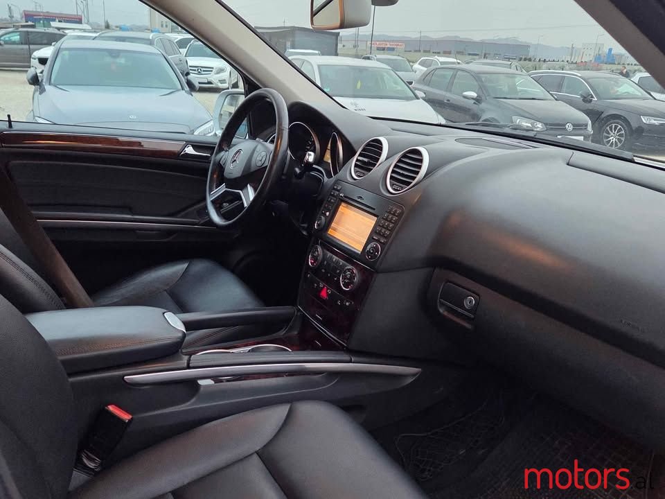 2011' Mercedes-Benz 350 photo #6