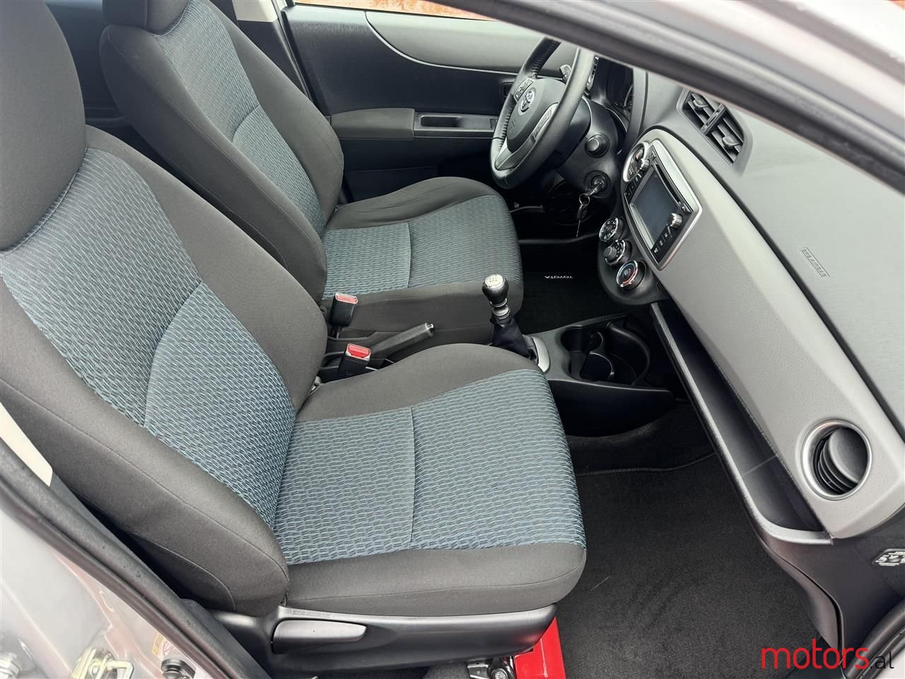 2013' Toyota Yaris photo #3