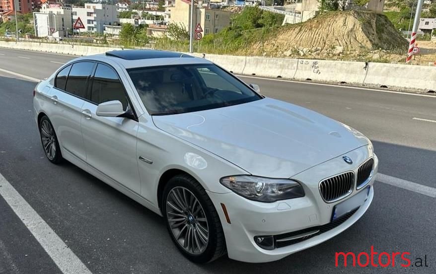 2011' BMW 528 photo #3