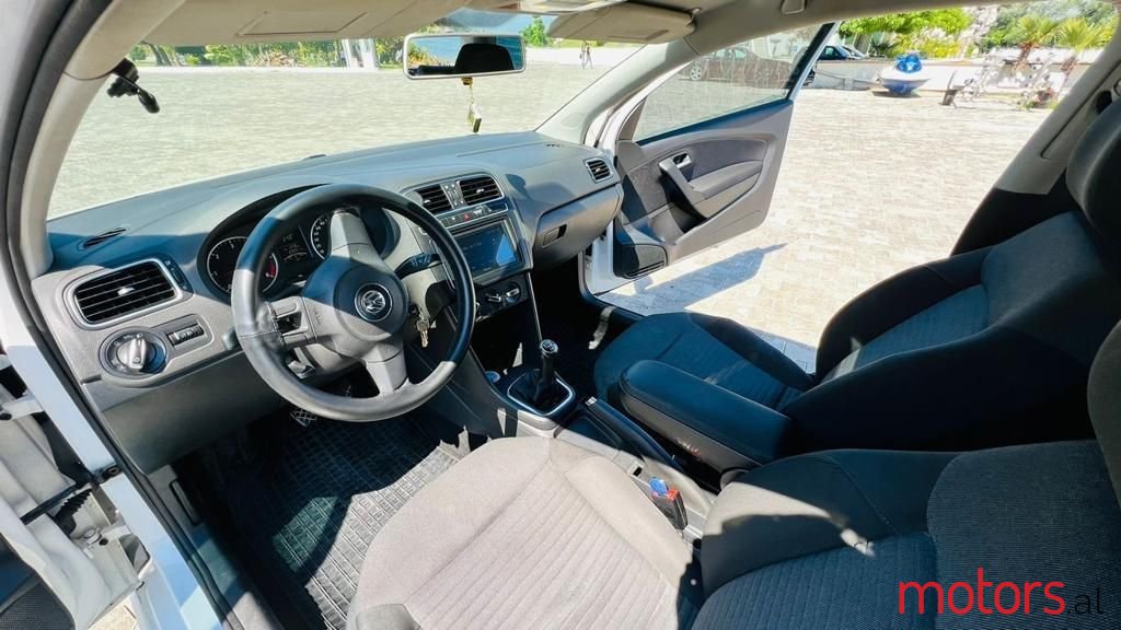 2010' Volkswagen Polo photo #3