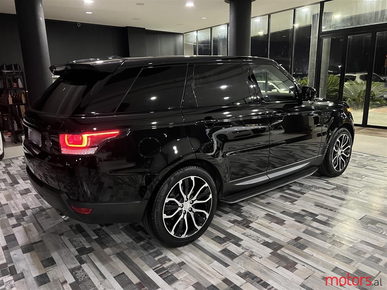 2016' Land Rover Range Rover Sport photo #4