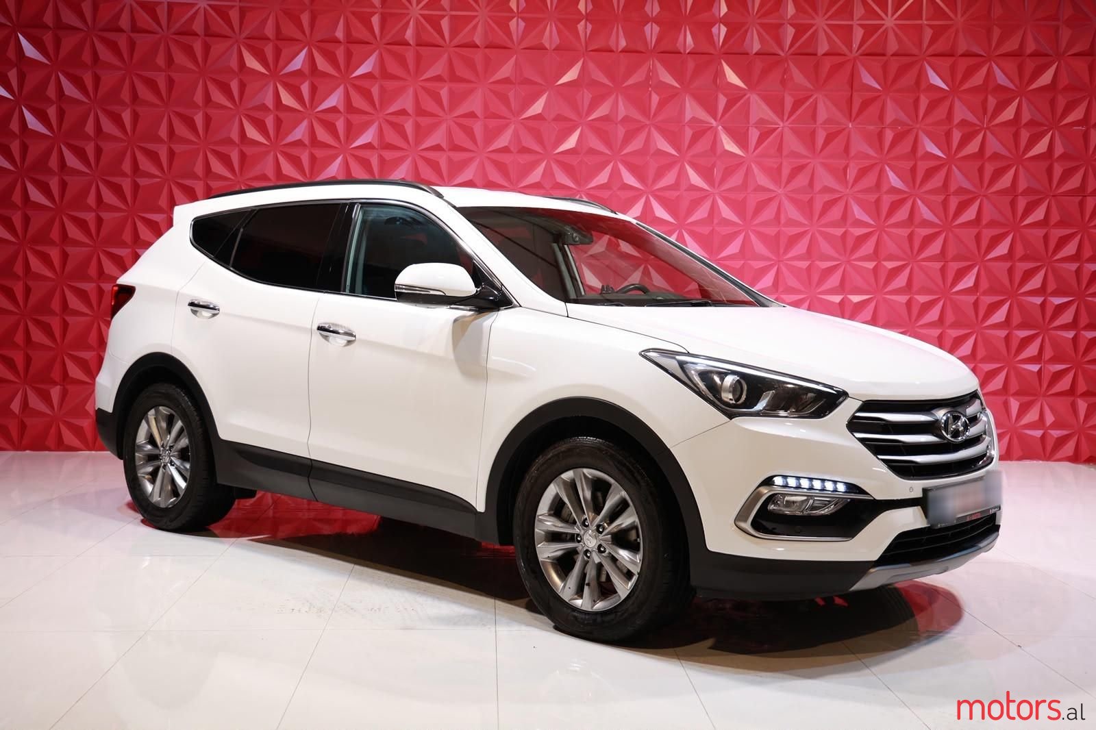 2017' Hyundai Santa Fe photo #2