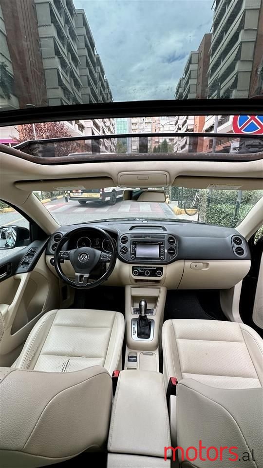 2012' Volkswagen Tiguan photo #2