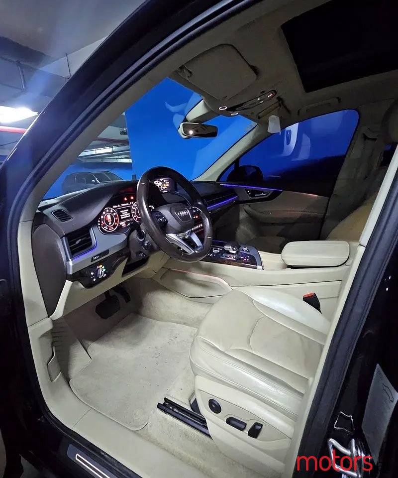 2016' Audi Q7 photo #5