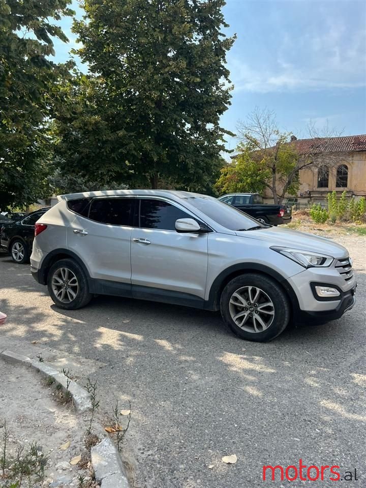 2012' Hyundai Santa Fe photo #4