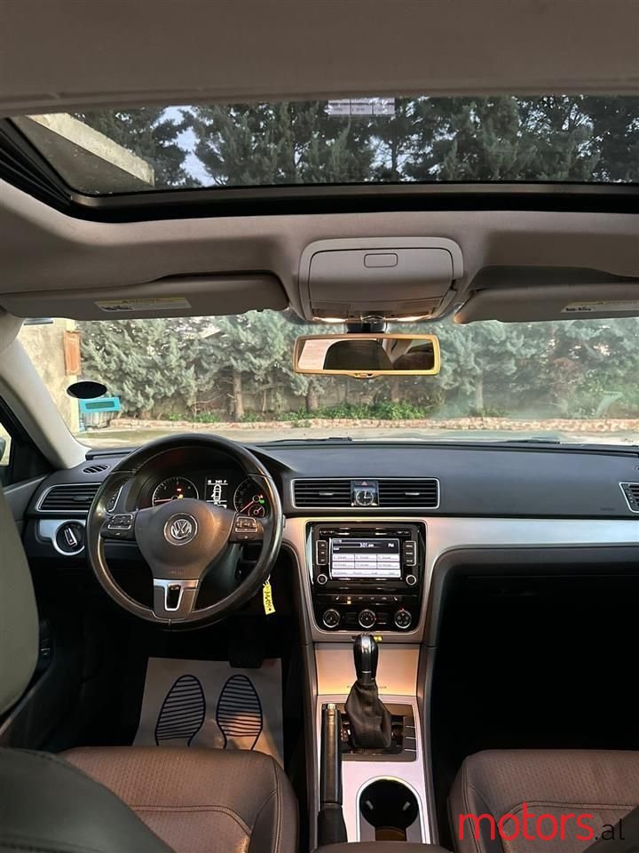 2013' Volkswagen Passat photo #2