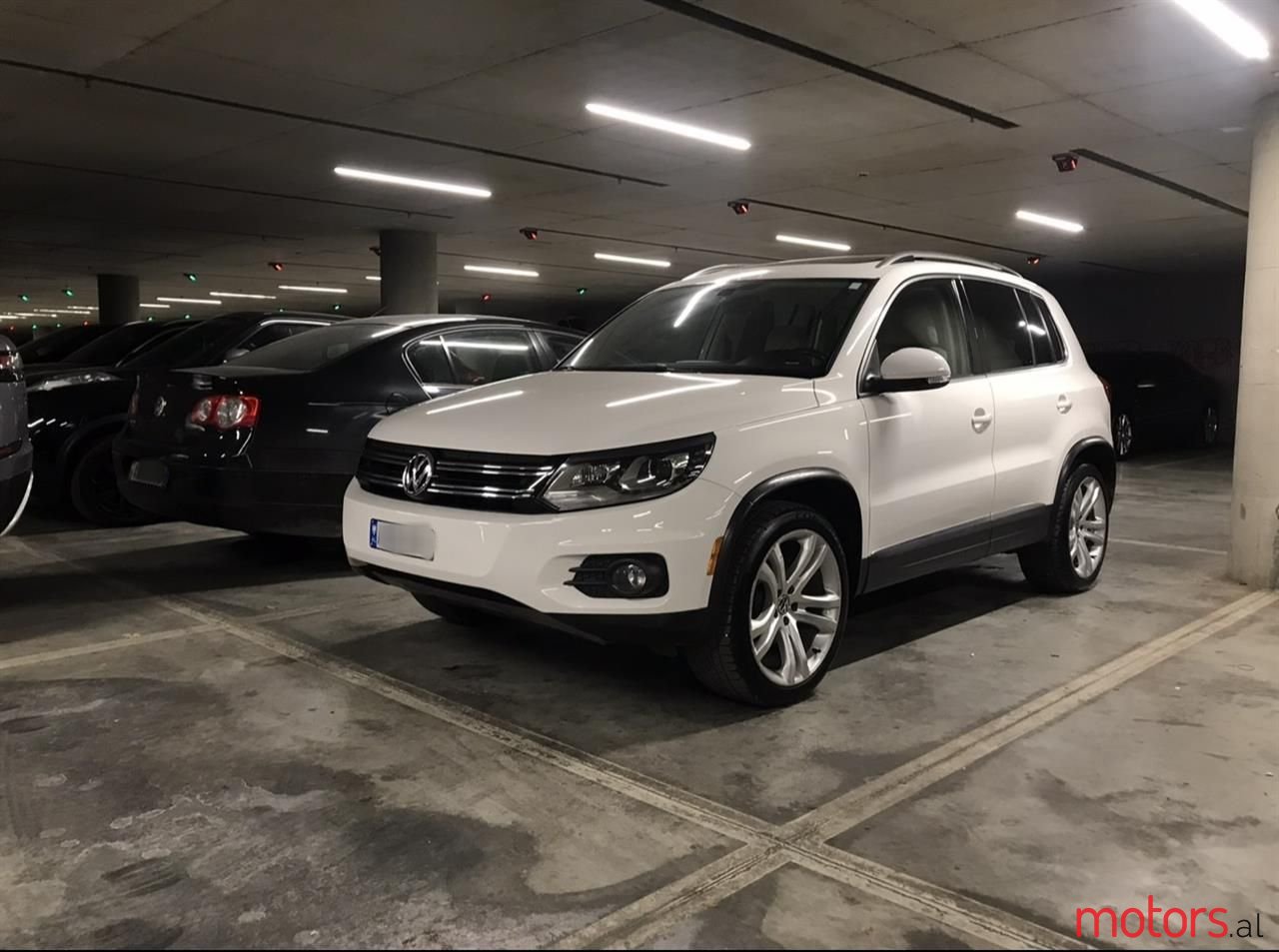 2012' Volkswagen Tiguan photo #1
