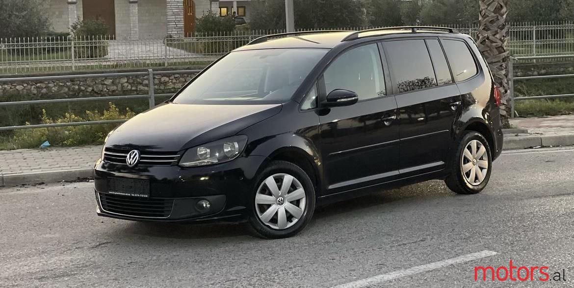 2012' Volkswagen Touran photo #4