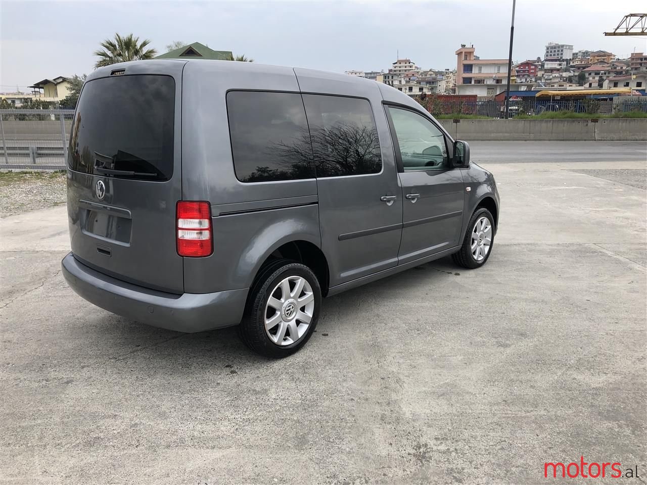 2013' Volkswagen Caddy photo #5