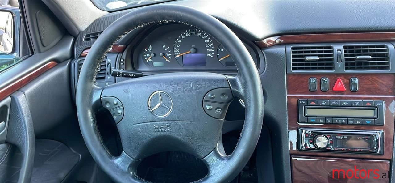 2000' Mercedes-Benz 220 photo #6