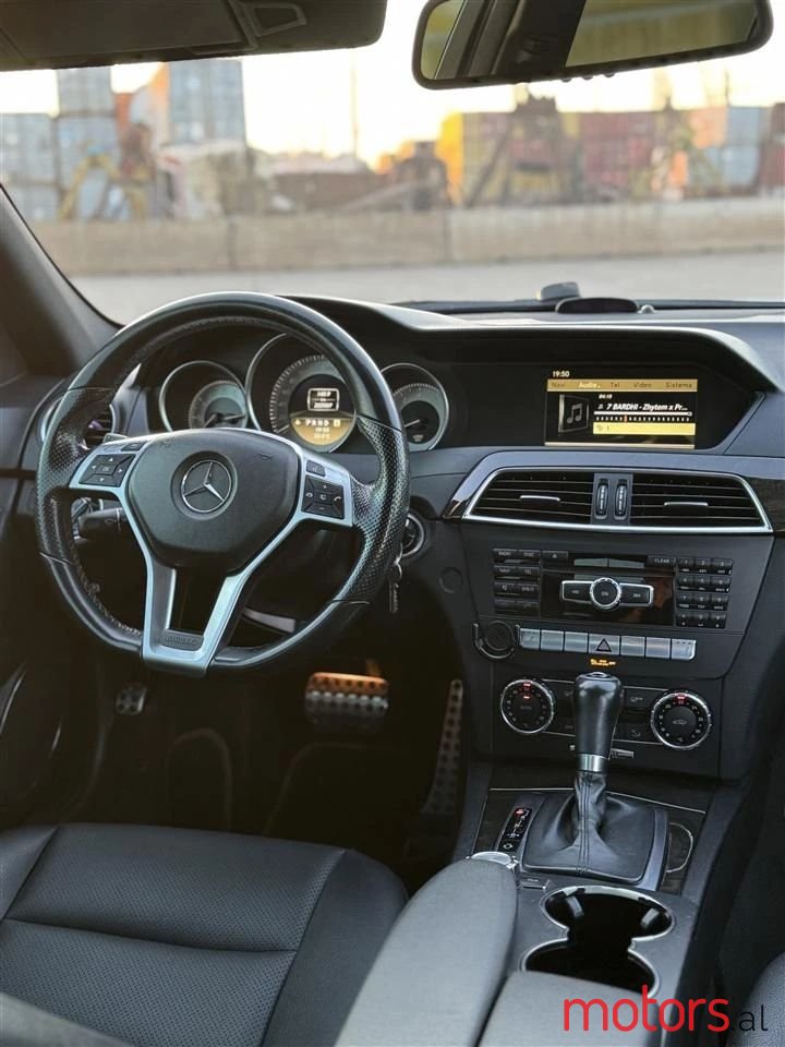 2012' Mercedes-Benz C 300 photo #2