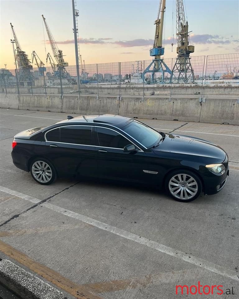 2011' BMW 740 photo #5