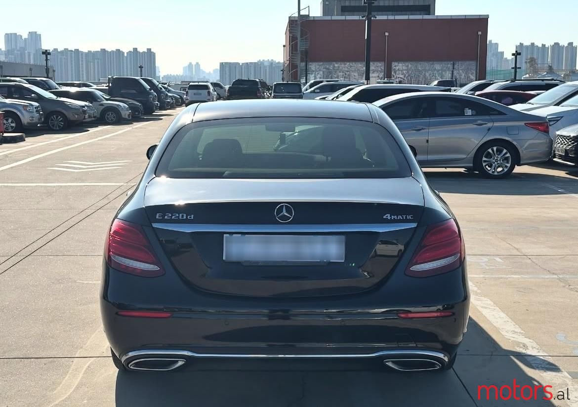 2017' Mercedes-Benz E 220 photo #3