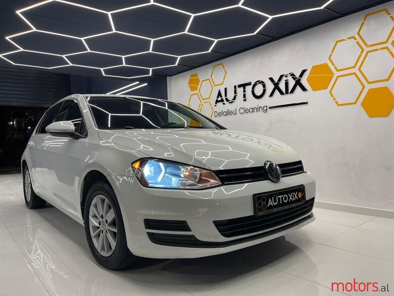 2016' Volkswagen Golf photo #2