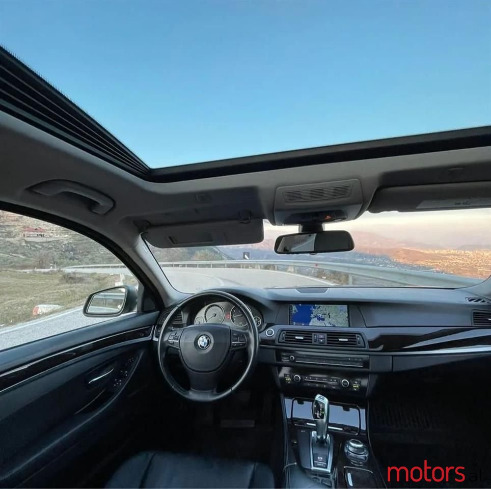 2011' BMW 528 photo #5