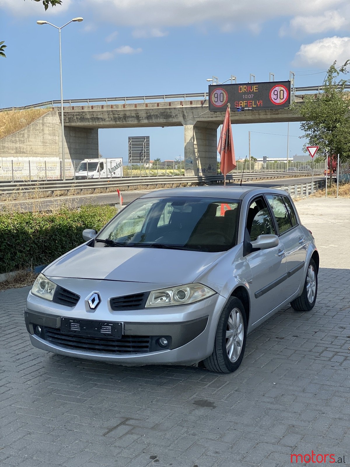 2007' Renault Megane photo #1