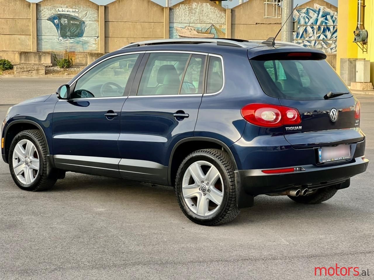 2011' Volkswagen Tiguan photo #6