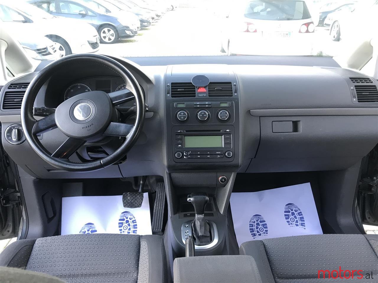 2004' Volkswagen Touran photo #6