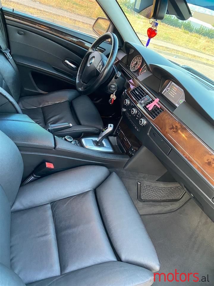 2010' BMW 528 photo #3