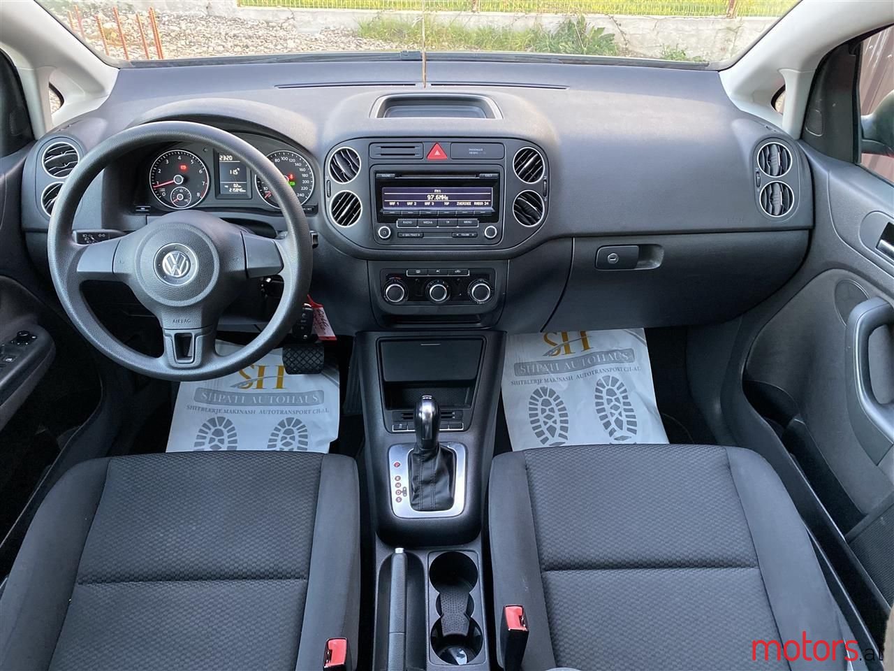2011' Volkswagen Golf Plus photo #6