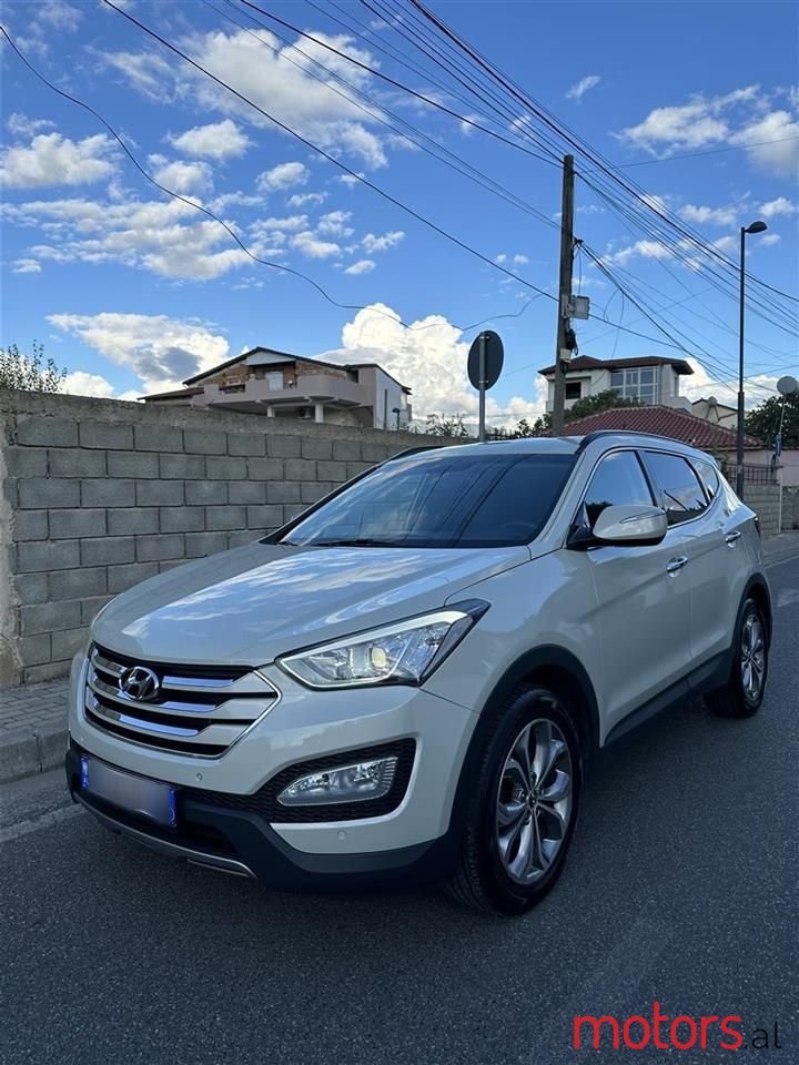 2013' Hyundai Santa Fe photo #4