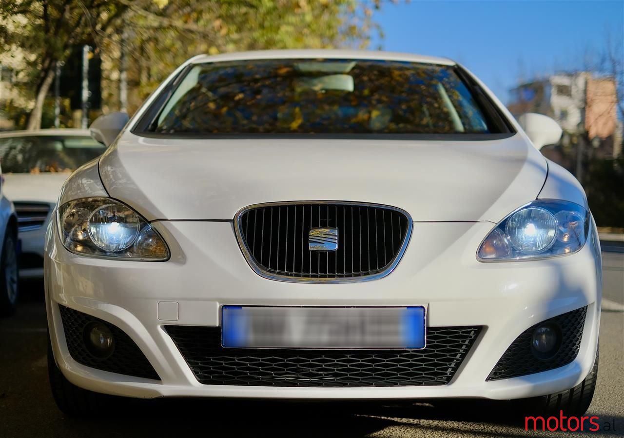 2012' SEAT Leon photo #1