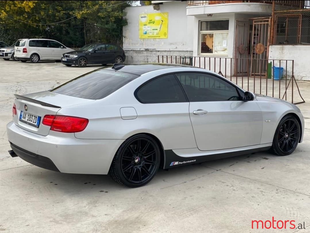 2009' BMW 330 photo #5