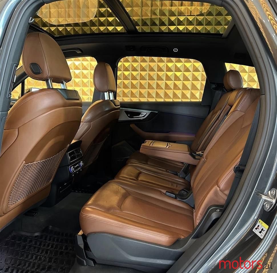2017' Audi Q7 photo #2