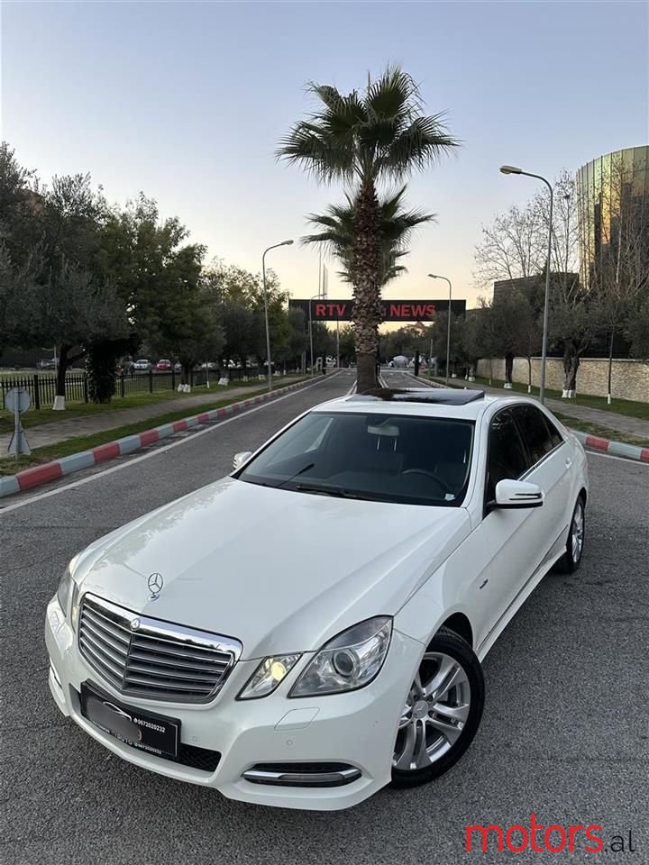 2012' Mercedes-Benz E 220 photo #2