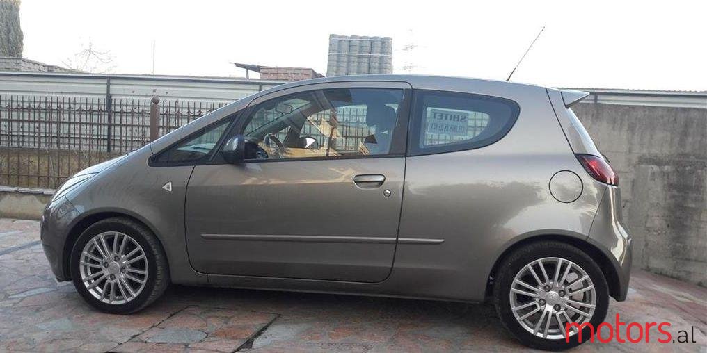 2009' Mitsubishi Colt photo #1