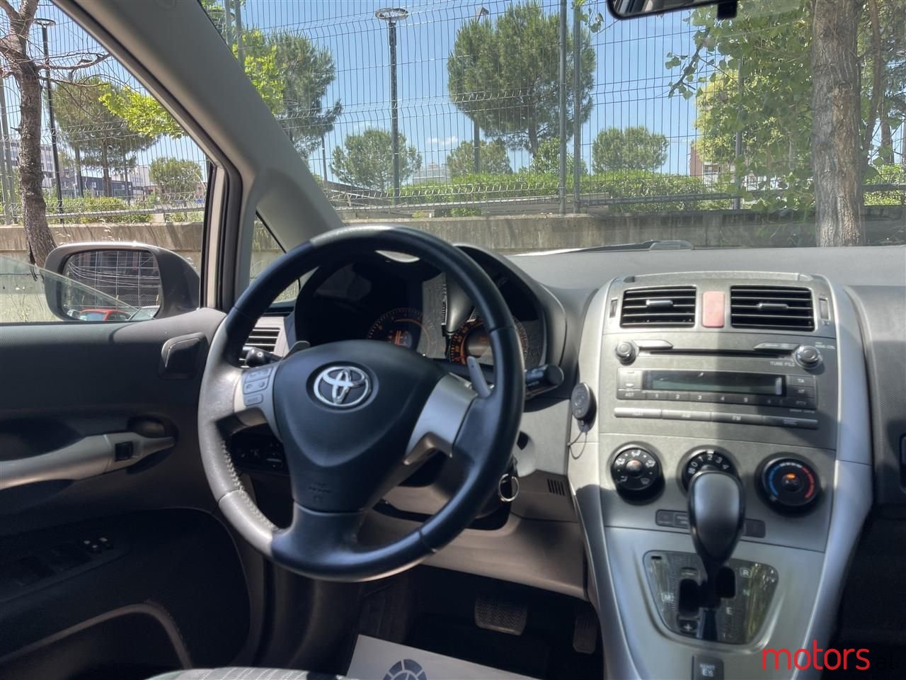 2007' Toyota Auris photo #3