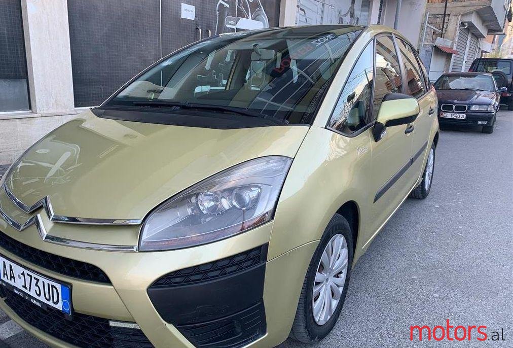 2008' Citroen C4 photo #1