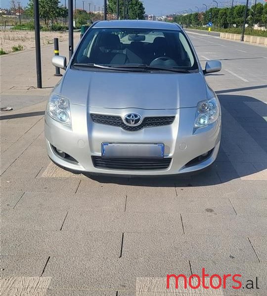 2008' Toyota Auris photo #1