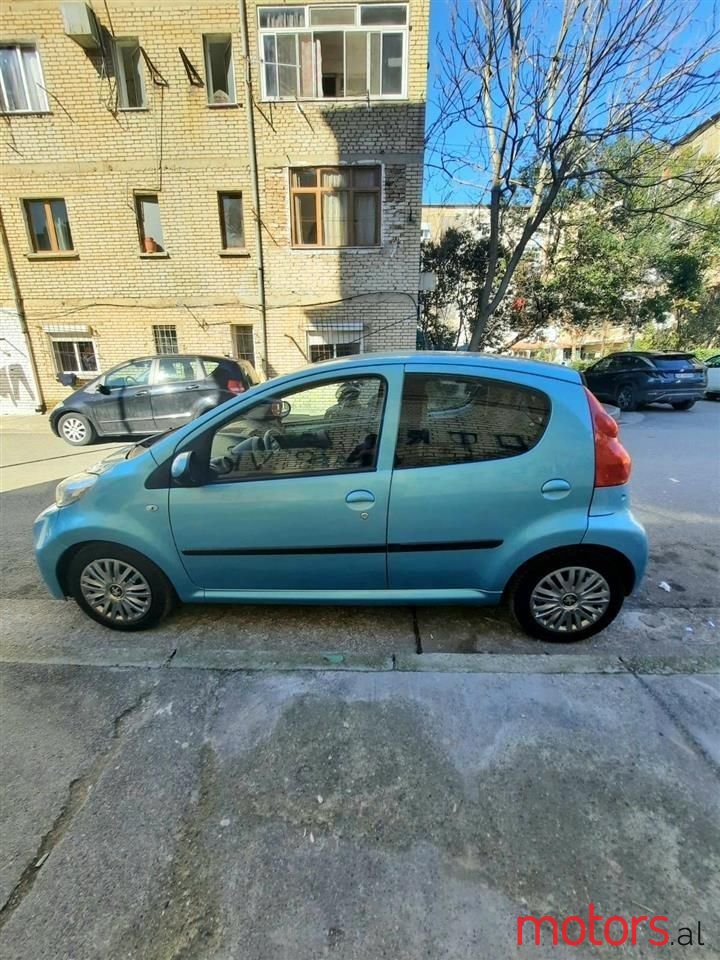 2011' Peugeot 107 photo #2