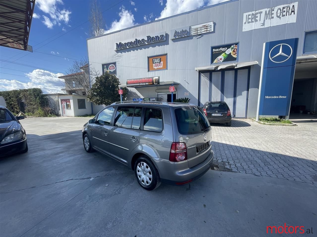 2007' Volkswagen Touran photo #6