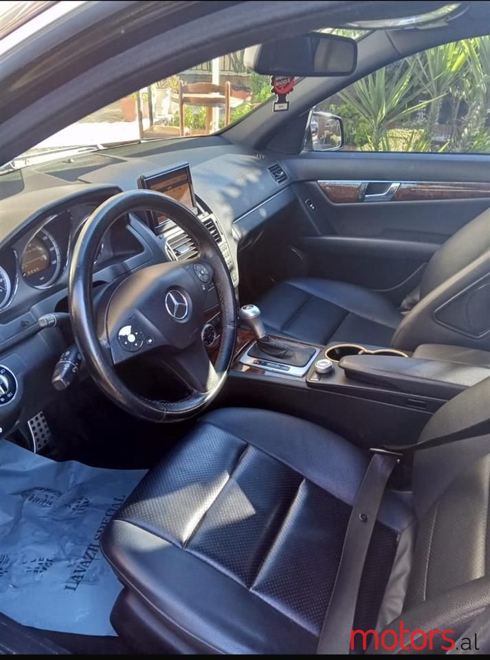 2011' Mercedes-Benz C 300 photo #5