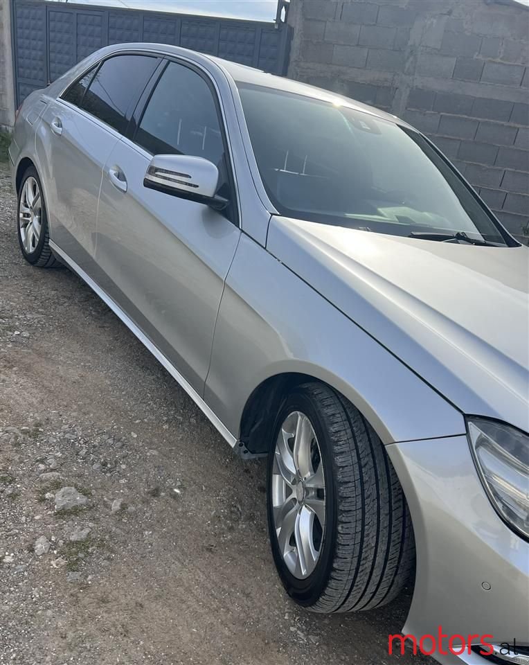 2012' Mercedes-Benz E 220 photo #4