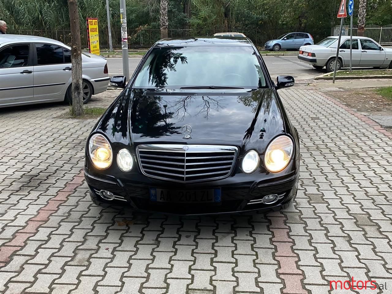 2008' Mercedes-Benz E 220 photo #3