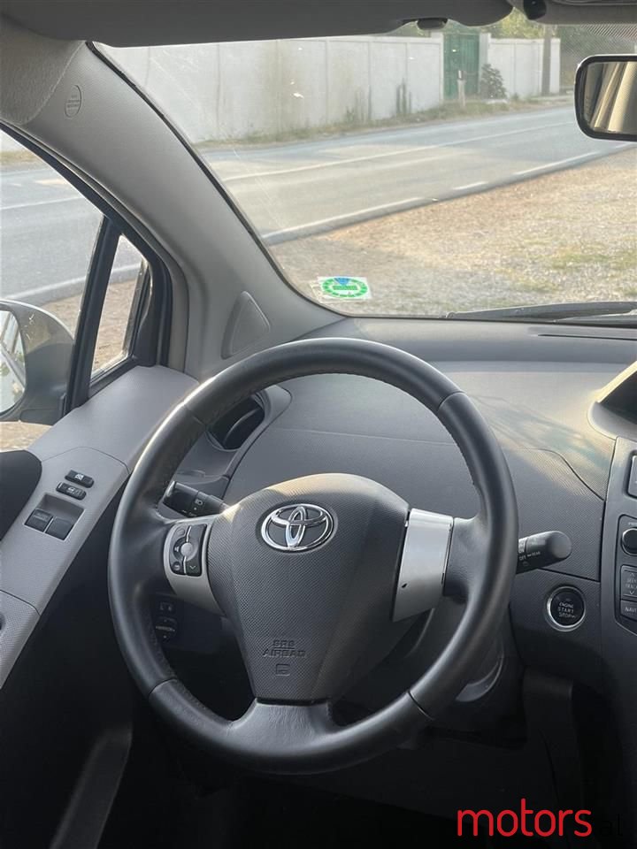 2007' Toyota Yaris photo #3