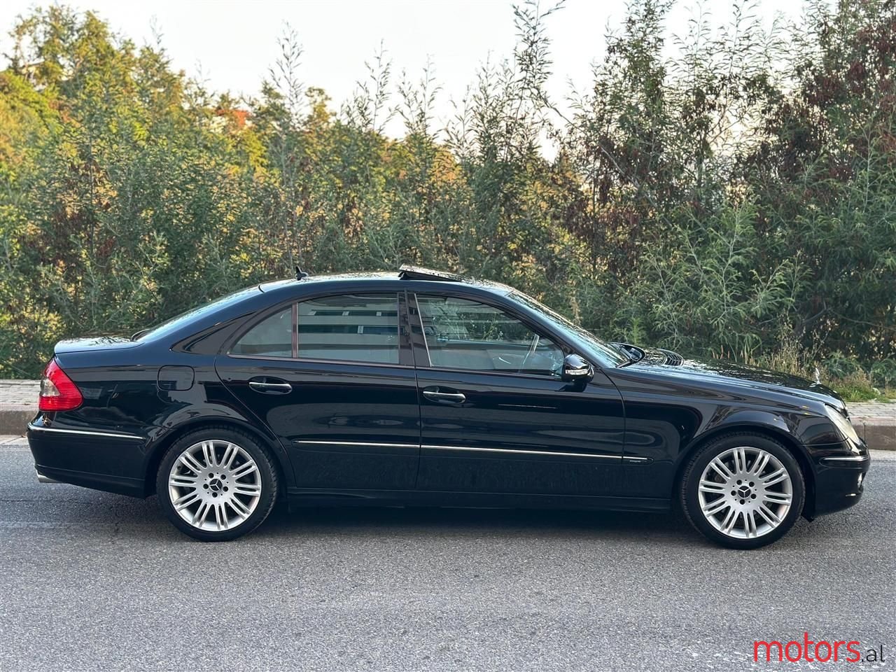 2008' Mercedes-Benz E 320 photo #3