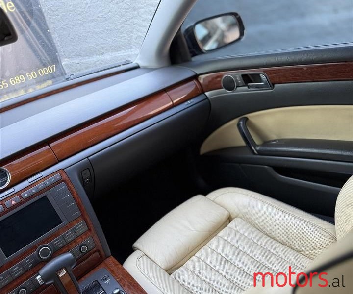 2008' Volkswagen Phaeton photo #3