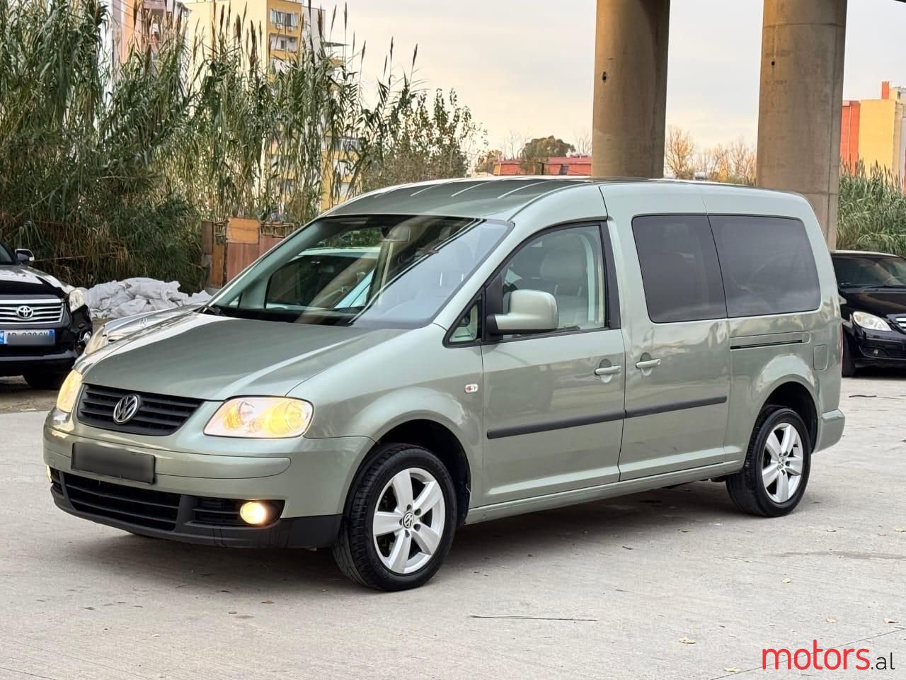 2011' Volkswagen Caddy photo #1