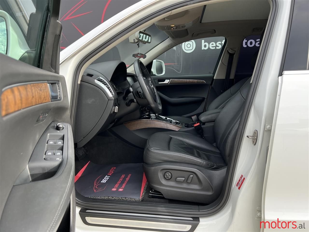 2010' Audi Q5 photo #6