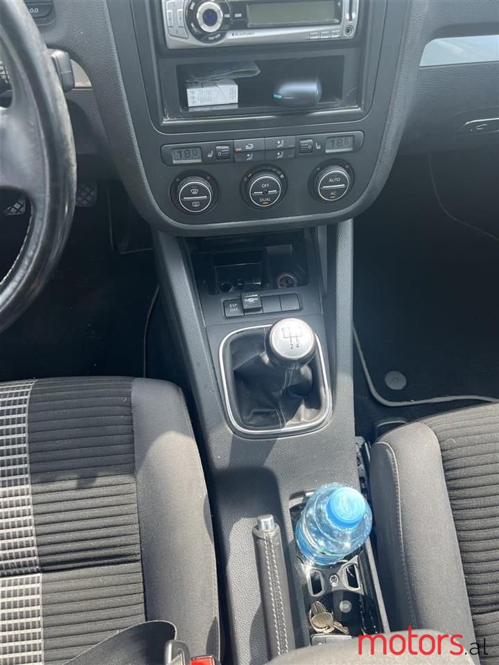 2008' Volkswagen Golf photo #3