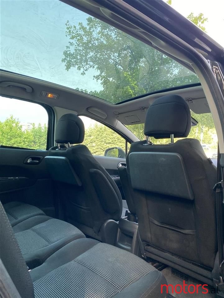 2010' Peugeot 5008 photo #2