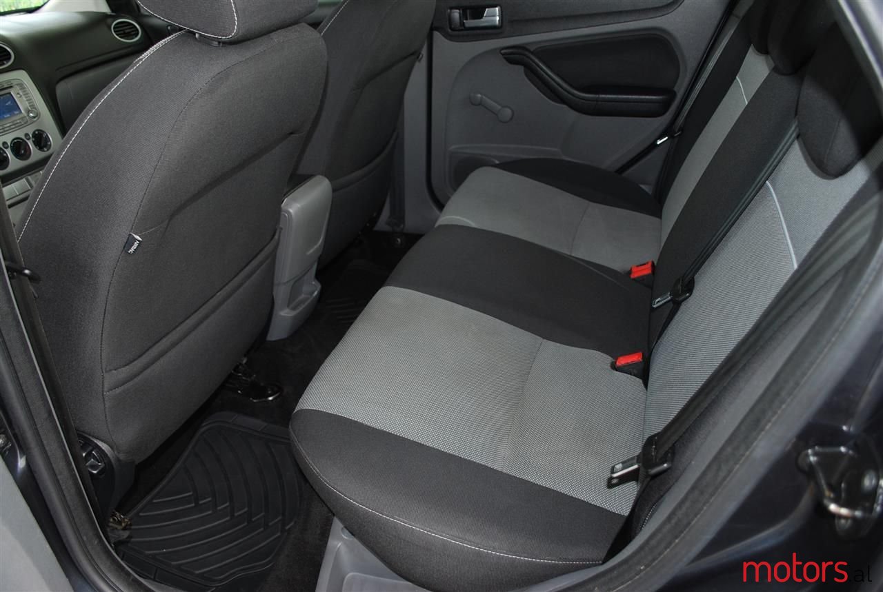 2010' Ford Focus photo #6