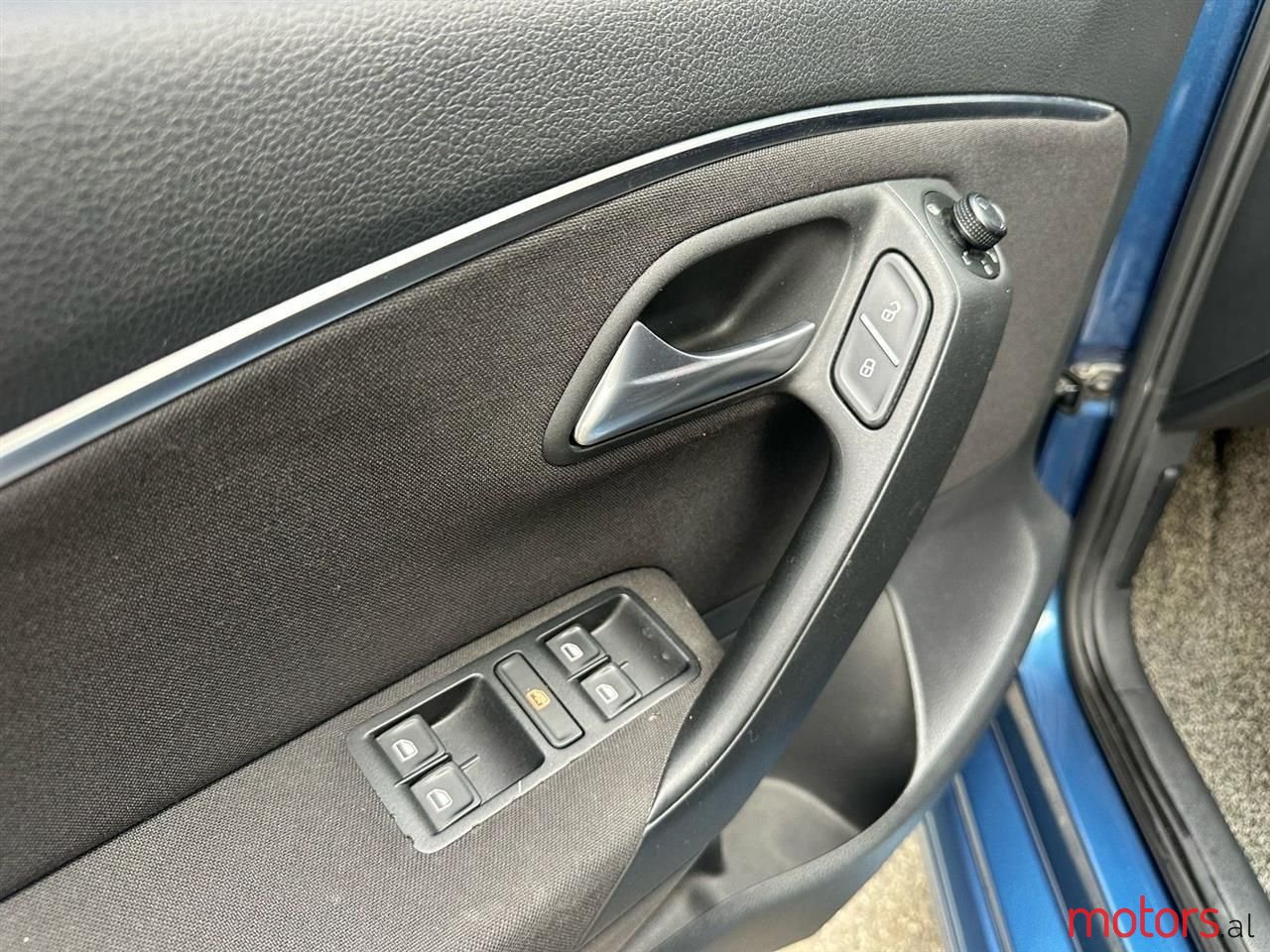 2015' Volkswagen Polo photo #6