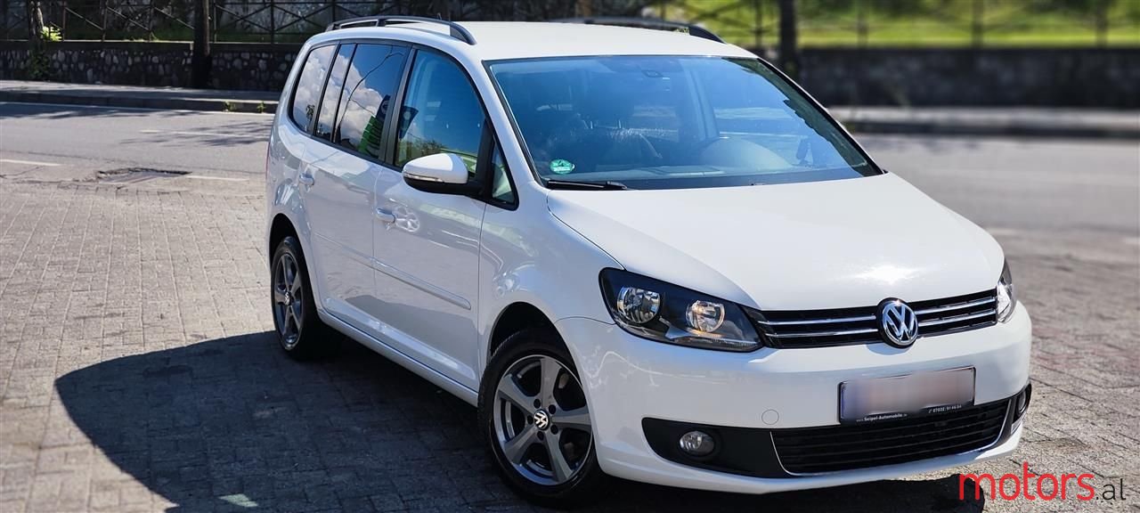 2011' Volkswagen Touran photo #4