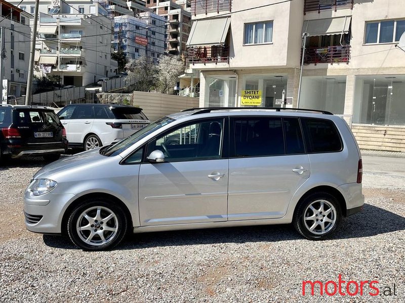 2008' Volkswagen Touran photo #1