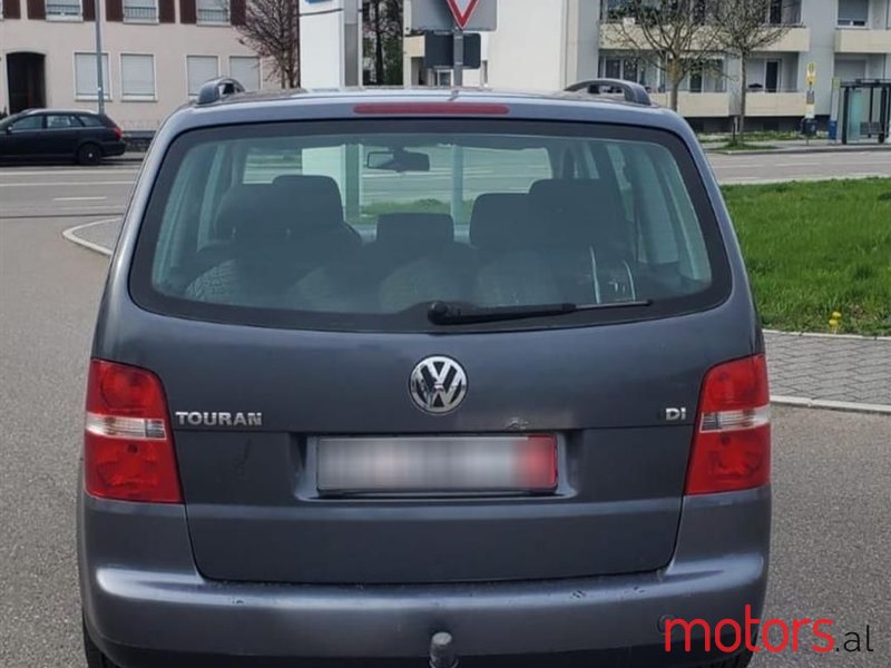 2005' Volkswagen Touran photo #4